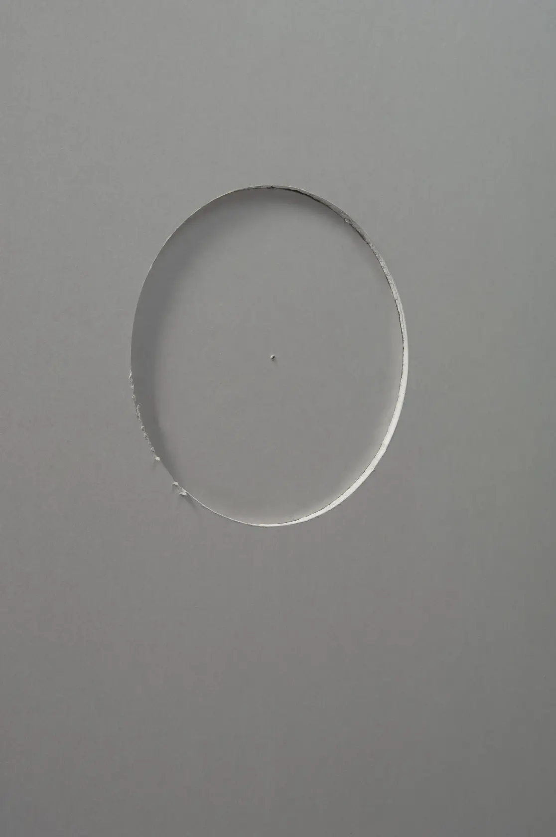 STANLEY STHT1-05878 plasterboard with a clean circular cutout, top view, showing precise cut edges.